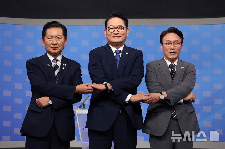 더불어민주당 당대표 후보 TV 토론… 표심 잡기 나선 송영길·김민석·정청래 [뉴시스Pic]