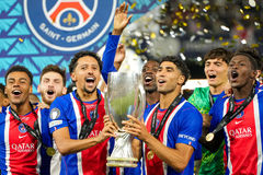 UEFA 슈퍼컵 들어 올린 마르퀴뇨스와 하키미