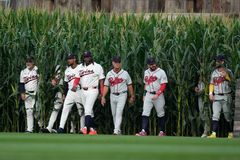 4년 만에 열린 MLB '꿈의 구장' 경기…'슈와버 홈런 두 방' 필라델피아 완승