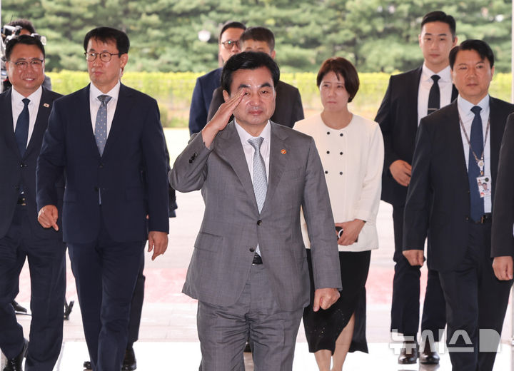 국방부, 4년 만에 청사 복귀… 안규백 "국방가족 일치단결 해 개혁 박차" [뉴시스Pic]