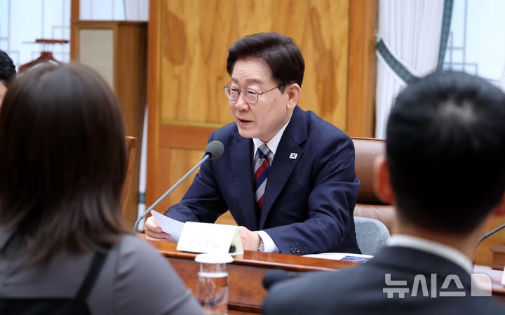이 대통령 "4년 중임 또는 연임제 개헌이 일관된 제 입장…필요하다면 임기단축"(종합2보)