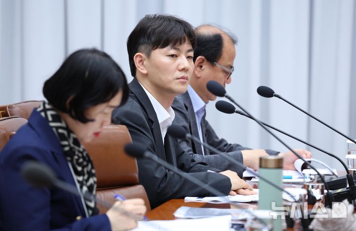 "161억원 자산가가 청년 고충 알까" vs "정책 전문성·실행력으로 판단"