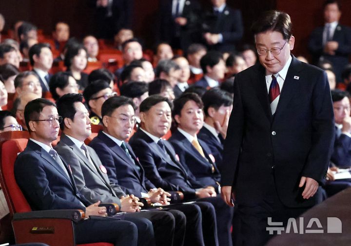 국힘 "'李 골프 회동, 분열 유도 책략…'임기 단축 개헌' 믿는 사람 있을까"(종합)