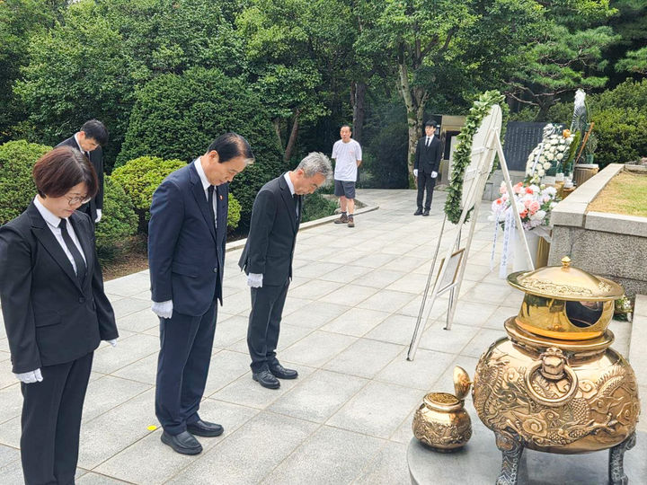 보훈장관, 최규하 전 대통령 추모식 참석…26일엔 박정희 묘소 참배