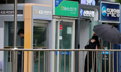 5대 은행, 상반기 '중금리대출' 30% 뚝↓…중·저신용자 대출 숨통 언제쯤?