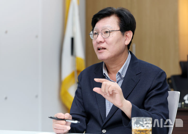 경찰, 박운기 서대문구청장 수사…'이중 투표' 유도 의혹