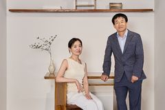 못 없이 짜맞춘 가구· 손으로 빚은 백자…예올×샤넬 '진소공예'
