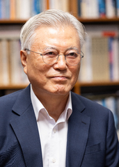 문재인 전 대통령 "네팔·티베트 깊은 위로…국제연대 필요 절감"