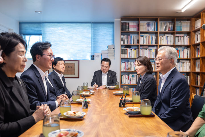 김민석 만난 문재인 "당내 화합 위한 노력 기울여달라" [뉴시스Pic]
