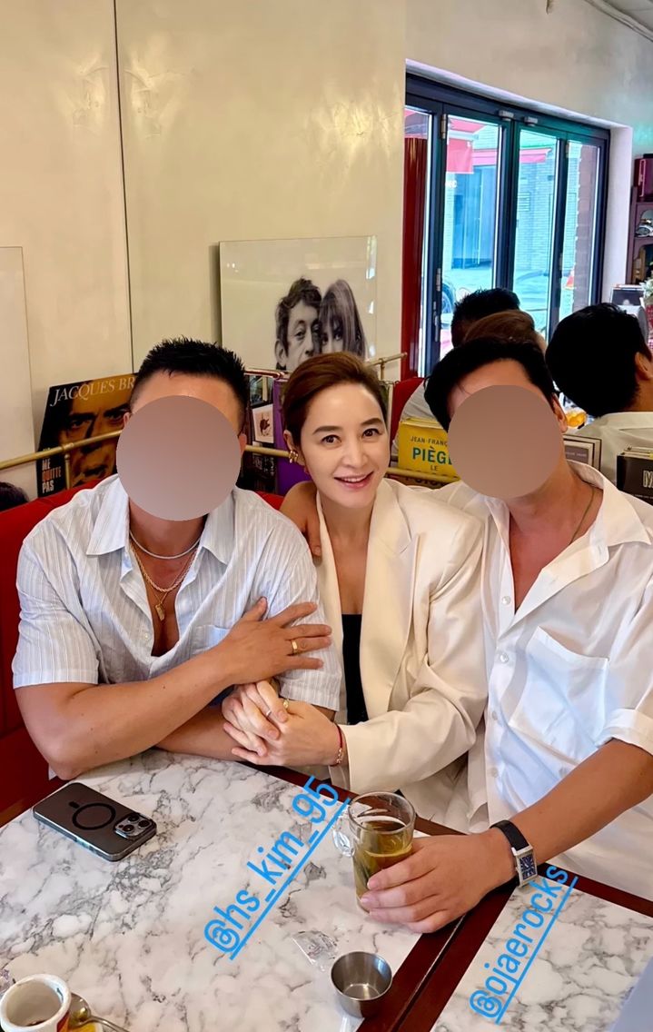 56세 김혜수, 남자 지인들 사이에서 빛난 미모