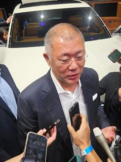 [현장] 정의선 회장 "가격 올려서 만든 가치는 진짜 럭셔리 아냐…고객 삶에 도움 돼야"