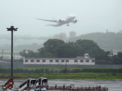 日나리타공항 이륙 앞둔 여객기 엔진 이상…활주로 폐쇄