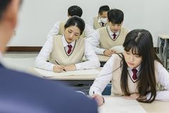 제자 물통에 소변 넣은 日교사, 한 달 뒤 자수…日교육계 '발칵'