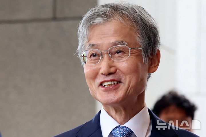 침묵 이어가는 '대법관 제청 논란' 조희대… 취재진에는 "수고하세요" [뉴시스Pic]