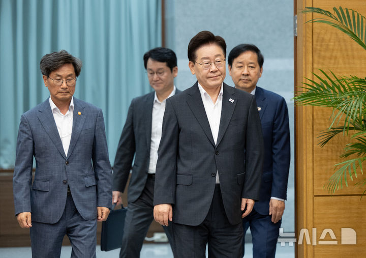 李대통령, 노웅래 2심 무죄에 "정치검찰 패악질에 읍참마속…공천 배제 사죄"