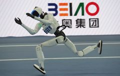 "부끄러워하며 뛴다"…400m 우승 中 로봇 러닝 자세 화제(영상)