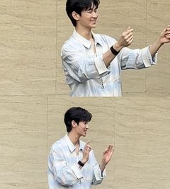 김수현, 1년 만에 팬들 앞에 서…마침내 활짝 웃었다