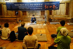 화엄사 여름 밤물들인 '화야몽' 성황…구례 출신 정지아 초청