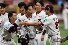키움 김재현, 이의리 상대로 역대 3번째 3점차 역전 끝내기 만루포(종합)