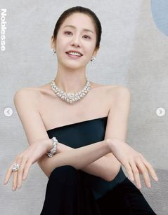 55세 고현정, 한 줌 허리 이어 슬림한 어깨·팔 라인 눈길