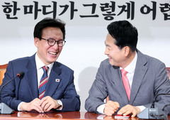 金 "끊어지지 않는 대화 다리를"…張 "정부 함께 견제"…여야 대표 첫 상견례(종합)