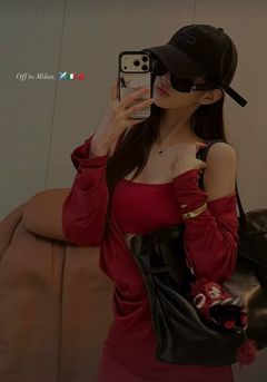 장원영, 강렬한 레드로 완성한 출국 패션…과감한 스타일