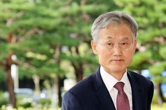 출근하는 조희대 대법원장