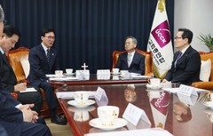 김민석 "국정지지율 초반보다 조금 어려워져…각오 다시 하라는 뜻"