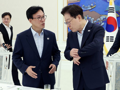 與 "김민석, 李대통령에 '인요한, 적십자사 회장 임명 않는 게 좋겠다' 건의"
