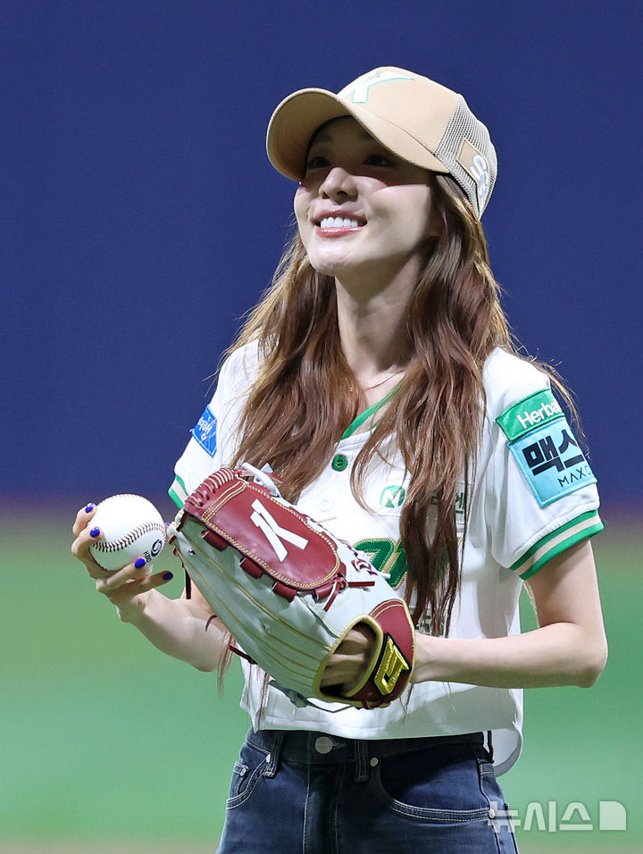 산다라박, 키움 시구하러 왔어요