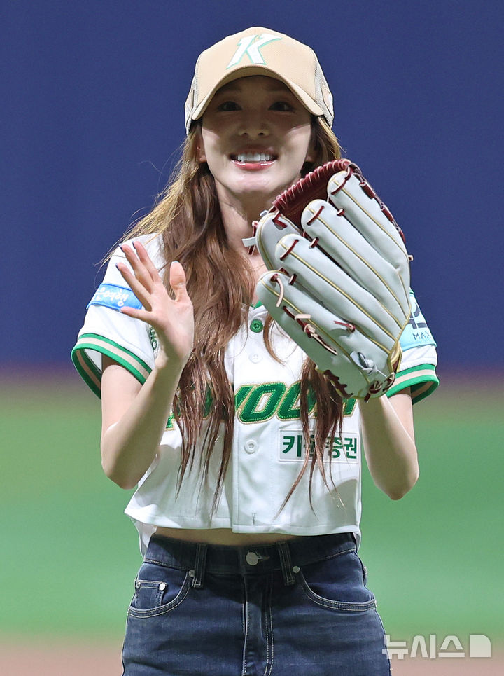 박수치는 산다라박
