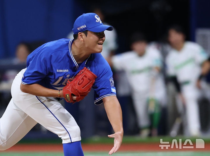 역투하는 이승현
