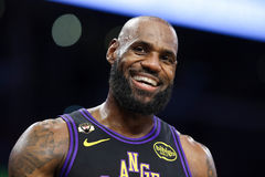 NBA '킹' 르브론, PGA 투어와 손잡고 청소년 골프대회 개최
