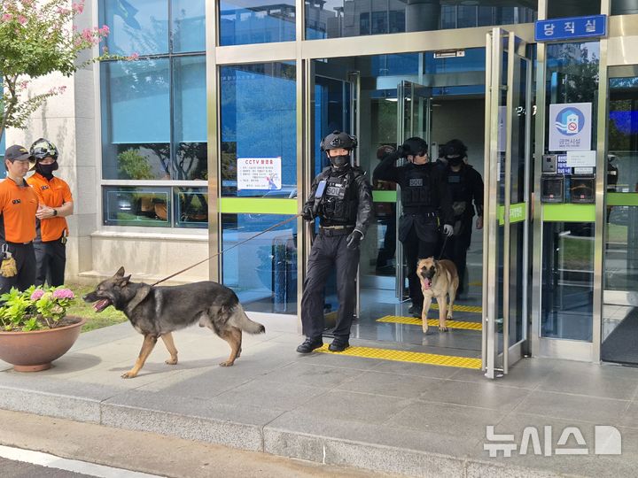 청주지법 위험물 수색 마친 경찰특공대