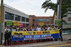 '아이 먼저 우선 멈춤'…고성경찰, 안전한 등굣길 캠페인