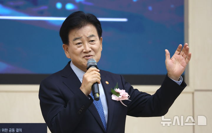 축사하는 정동영 장관