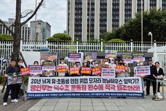 화물차·농약에 노출된 덕수초 운동장…"대토 협상 추진하라"