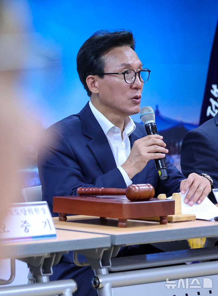 경북 최고위원회의서 발언하는 김민석 대표