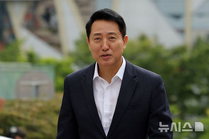 주택공급 2차 회동장으로 향하는 오세훈 시장