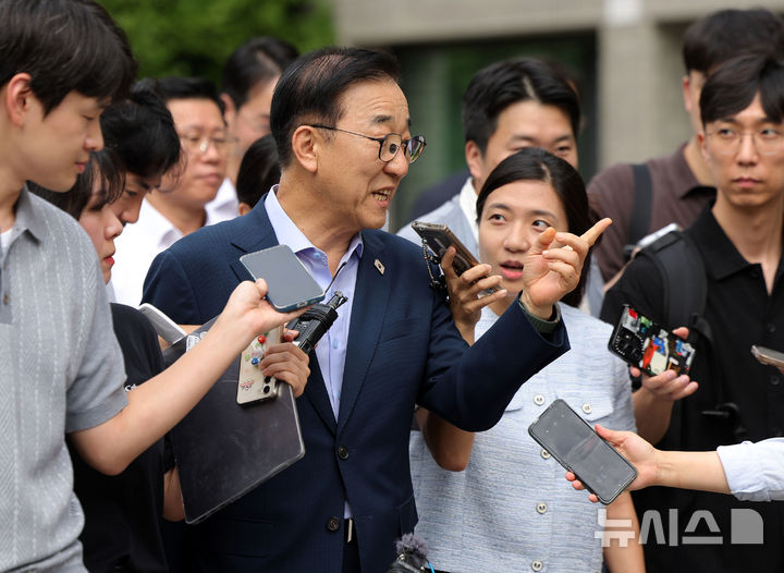 주택공급 2차 회동장 향하는 김윤덕 국토부 장관