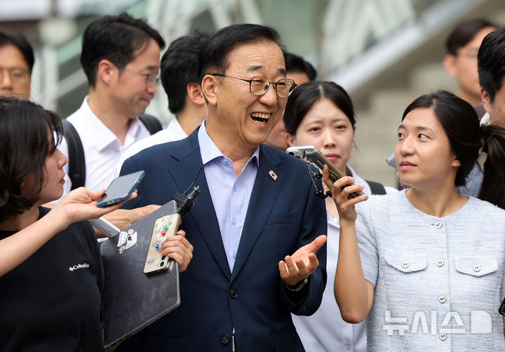 주택공급 2차 회동장 향하는 김윤덕 국토부 장관