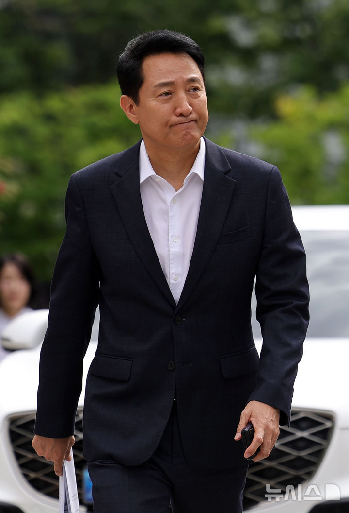 주택공급 2차 회동장으로 향하는 오세훈 시장
