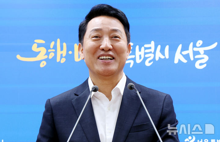 밝게 웃는 오세훈 시장