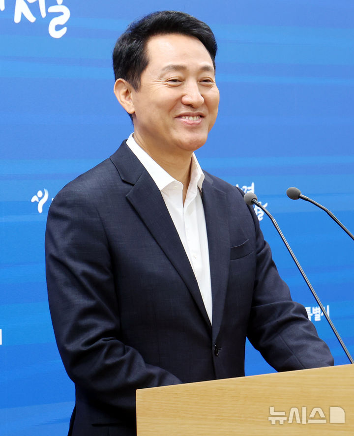 밝게 웃는 오세훈 시장