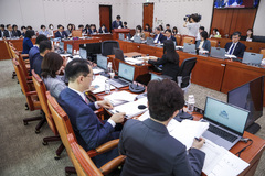 성평등위서 檢 보완수사권 폐지 공방…여 "검찰 권력 통제" 야 "약자 피해 우려"