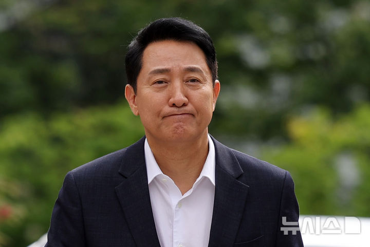 주택공급 2차 회동장으로 향하는 오세훈 시장