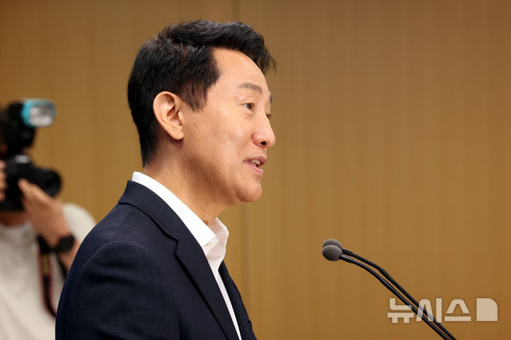 브리핑 하는 오세훈 서울시장