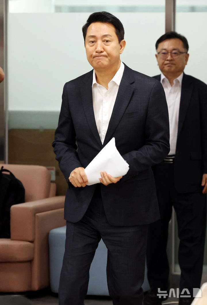 오세훈 시장, 입 굳게 다물고