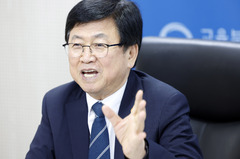 최교진 "서·논술형 평가, 단계적 도입해야…대입은 몇 년 뒤에"[인터뷰]