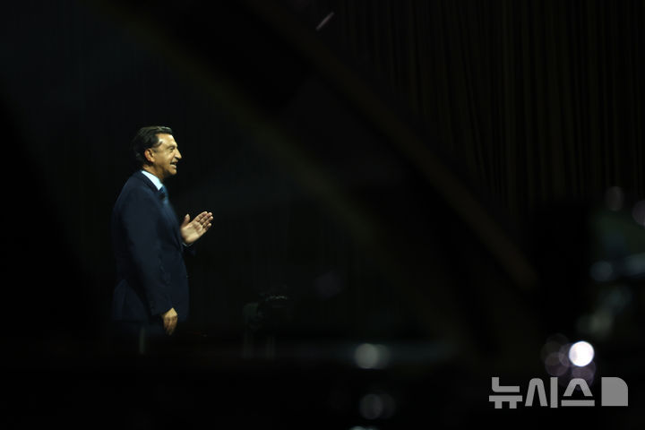 현대차 중장기 계획 발표하는 호세 무뇨스 대표이사 사장